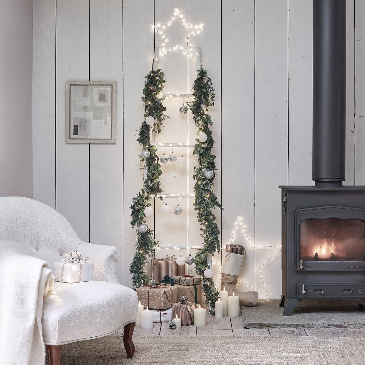 Weihnachtsgirlande 2 m mit Beleuchtung, Tannengirlande mit Beeren und Zapfen und Timer